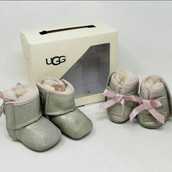 🎀UGG Jesse Bow Metalic Bootie - Picture 7 of 7